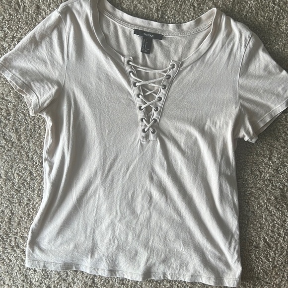 Cute laced t shirt - Picture 1 of 3
